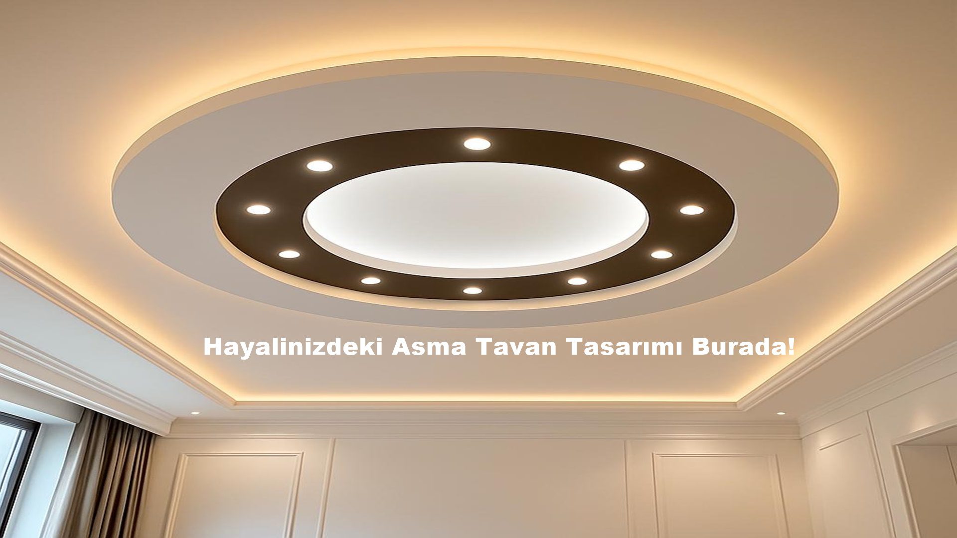 Modern ve şık ledli asma tavan uygulaması salon iç mekanında.