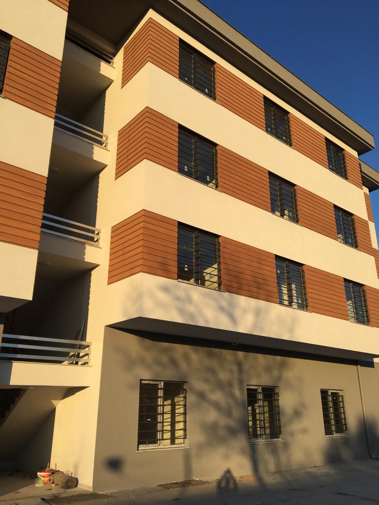Maltepe'de dış cephe mantolama uygulaması yapılan bir apartman binası